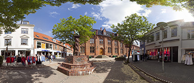 Panoramafoto - Hjultorv med rytterstatuen af Peder Bodilsen - Næstved