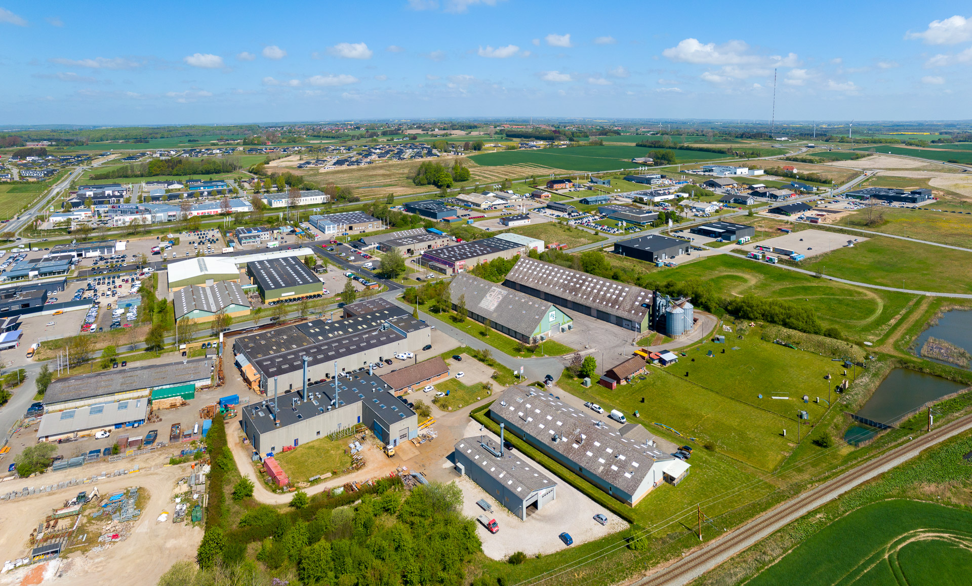 dronefoto-holsted-nord-industriomraade-syd-e.jpg