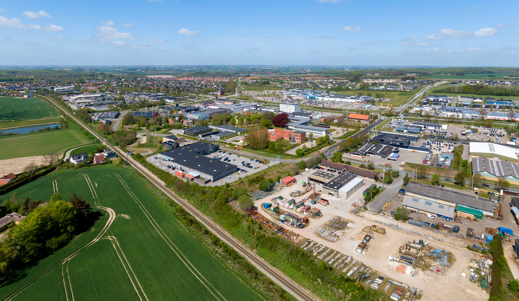 dronefoto-holsted-nord-industriomraade-syd-v.jpg